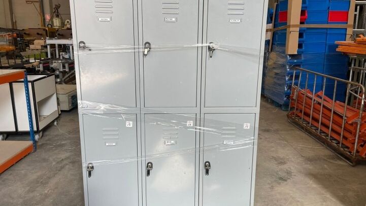 - METAL LOCKERS